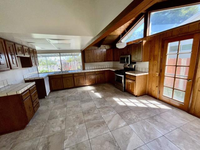 Detail Gallery Image 14 of 49 For 3128 Governor Dr, San Diego,  CA 92122 - 4 Beds | 2 Baths
