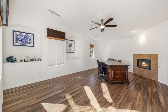 352 Crest Lake Drive, Palm Desert CA: https://media.crmls.org/mediaz/7bd6b27c-5469-4c80-8f27-266cfcb6d998.jpg