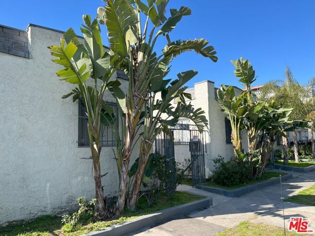 526 47th Street, Los Angeles, California 90037, ,Multi-Family,For Sale,47th,24352341