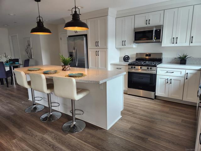 750 N Citrus Avenue, Vista CA: https://media.crmls.org/mediaz/7bd7492b-b0df-42be-b467-cbde5e18b077.jpg