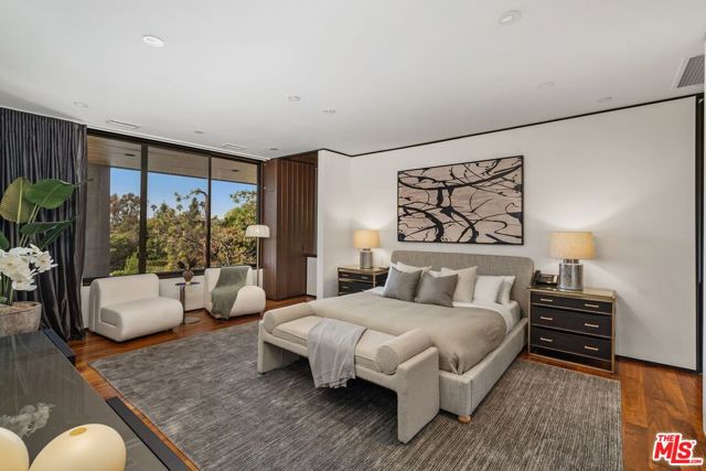 1005 Elden Way, Beverly Hills CA: https://media.crmls.org/mediaz/7bd78772-6d82-4eaf-a5b2-97ba9d34b0c0.jpg
