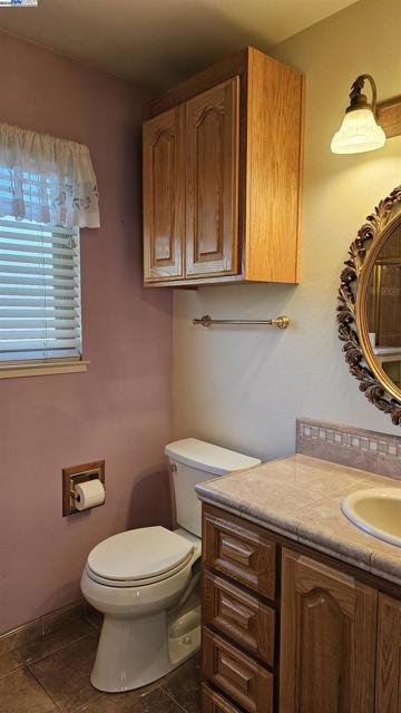 33 Paseo Grande, San Lorenzo CA: https://media.crmls.org/mediaz/7bd79fd5-1328-4f03-af76-b3187c1abe1d.jpg