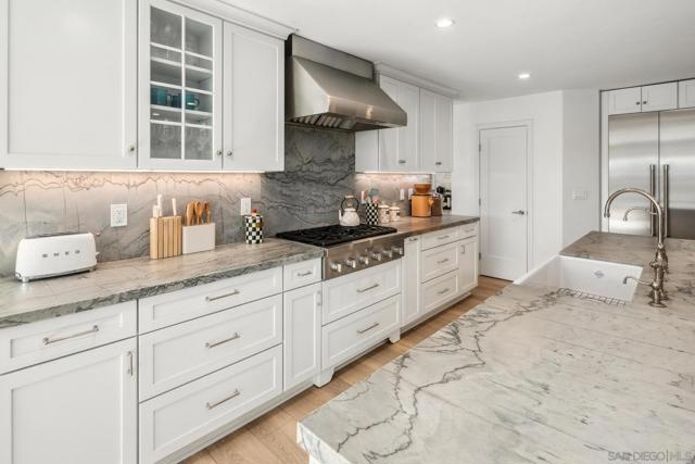 8590 Cliffridge Ave, La Jolla CA: https://media.crmls.org/mediaz/7bd7e3cf-a016-4e91-9685-50eca3eaf0f8.jpg
