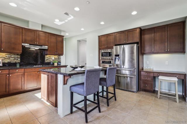 3043 Adams Ranch Ct, Chula Vista CA: https://media.crmls.org/mediaz/7bd7eade-7382-4c76-b849-55b48c042d88.jpg