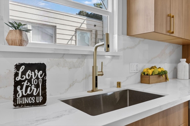 356 Belleview Dr, San Leandro CA: https://media.crmls.org/mediaz/7bd8191f-c440-4bad-81ac-0b3d6267e52a.jpg