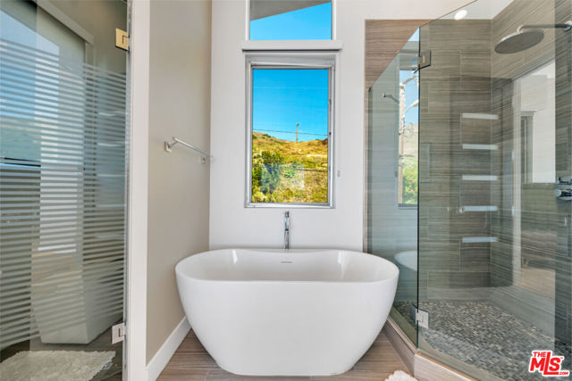 25423 Malibu Road, Malibu CA: https://media.crmls.org/mediaz/7bd842d2-c01f-4127-ae64-e3981130c40c.jpg