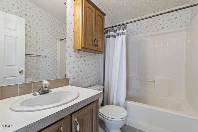 Detail Gallery Image 15 of 30 For 17 Chaucer Ln #17,  Ventura,  CA 93003 - 2 Beds | 2 Baths