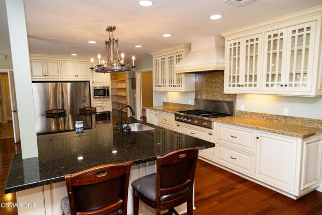 385 Somerset Circle, Thousand Oaks CA: https://media.crmls.org/mediaz/7bd8c0a4-e711-4186-978d-0c7c7d706f85.jpg