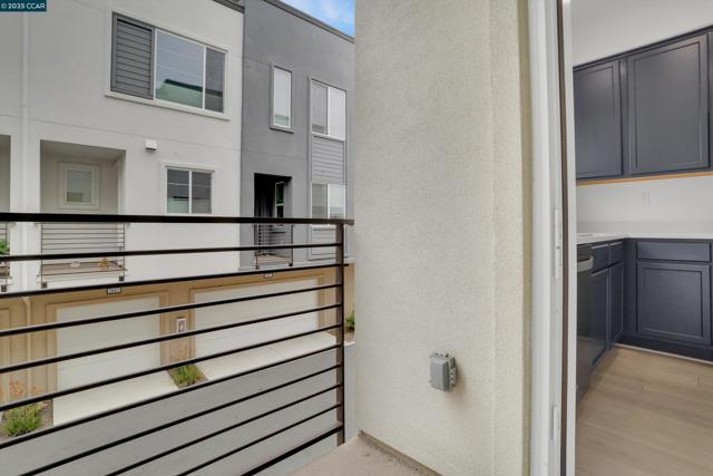 2816 Cathwood Lane, Alameda CA: https://media.crmls.org/mediaz/7bd91ef5-ece3-4cff-8757-3706cc777825.jpg