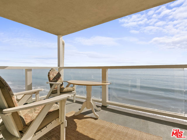 22626 Pacific Coast Highway, Malibu CA: https://media.crmls.org/mediaz/7bd9584a-57d8-49f5-840b-a3a258cf4889.jpg