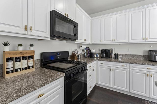 Detail Gallery Image 10 of 30 For 8618 Skylight Way, Lakeside,  CA 92040 - 3 Beds | 2/1 Baths