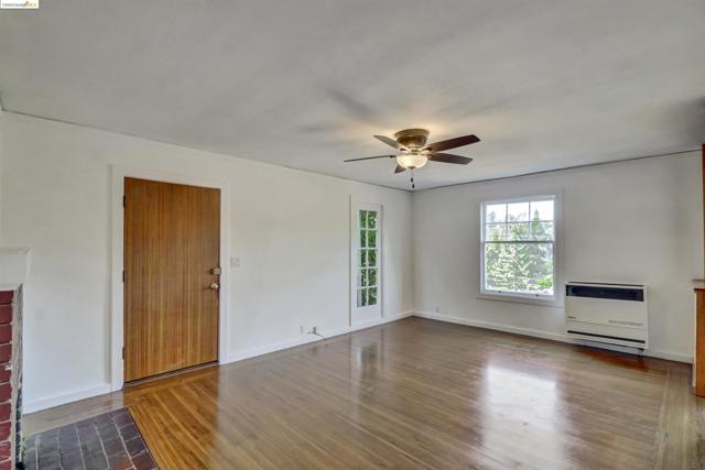 Image 31 of 50 For 828 Everett Ave.