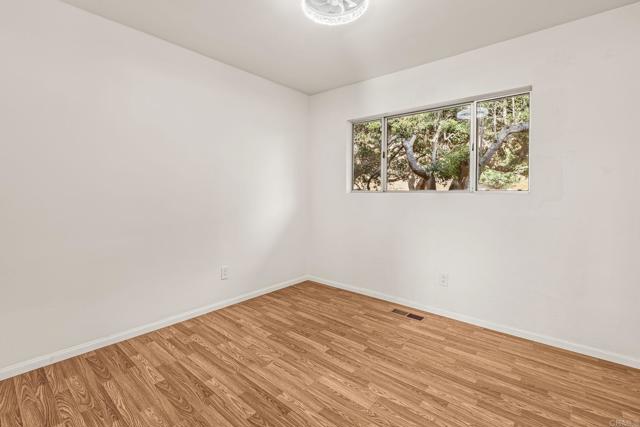 3925 Rogers Rd, Spring Valley CA: https://media.crmls.org/mediaz/7bda3e95-e781-4b9c-827d-8a2613eba38c.jpg