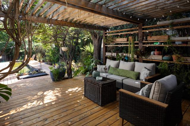 2336 Palo Verde Avenue, East Palo Alto CA: https://media.crmls.org/mediaz/7bda4779-a0e0-4d90-bd10-7ac0171c6db4.jpg