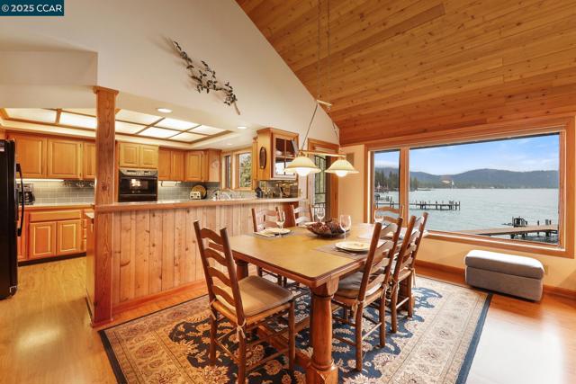 5768 N Lake Blvd, Carnelian Bay CA: https://media.crmls.org/mediaz/7bdb8c20-1682-4dbd-824c-95d49e115b92.jpg