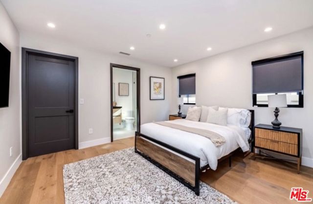 622 N La Jolla Avenue, Los Angeles CA: https://media.crmls.org/mediaz/7bdbad96-e519-4e0a-8e92-7d1abce9cfd8.jpg