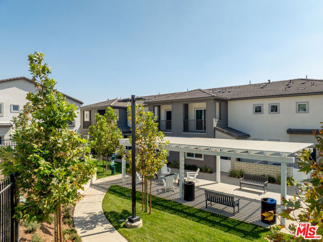 13995 Foothill Boulevard, Fontana CA: https://media.crmls.org/mediaz/7bdbba4d-4e9a-4d0d-9940-b965c41aca6d.jpg