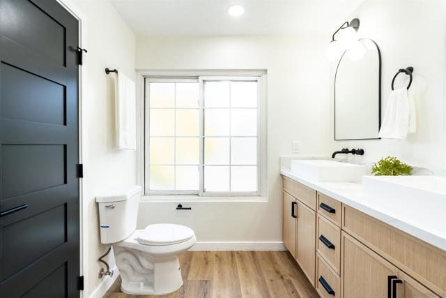 3624 Governor Dr, San Diego CA: https://media.crmls.org/mediaz/7bdbda47-7611-48bf-8e3f-f063b691e19d.jpg
