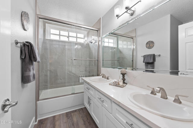 4646 Pine Valley Place, Westlake Village CA: https://media.crmls.org/mediaz/7bdc1a59-6170-4ef6-84bd-a0f97d86146f.jpg