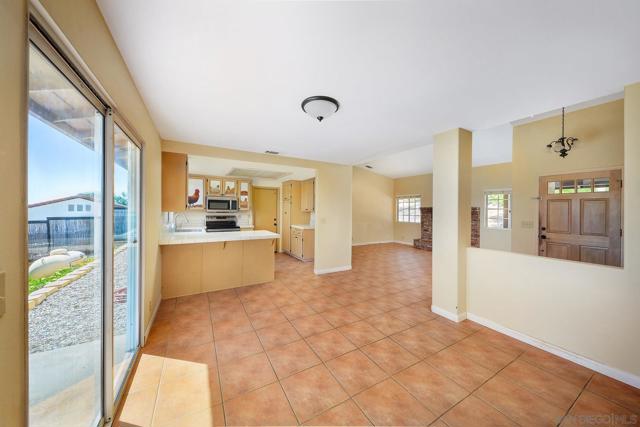 27301 Rowel Ct, Valley Center CA: https://media.crmls.org/mediaz/7bdca895-2960-4eed-b871-06337f25e220.jpg