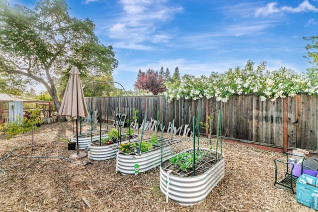 15393 Via Caballero, Monte Sereno CA: https://media.crmls.org/mediaz/7bdd2ea7-d9f5-40e4-a758-a28256c59910.jpg
