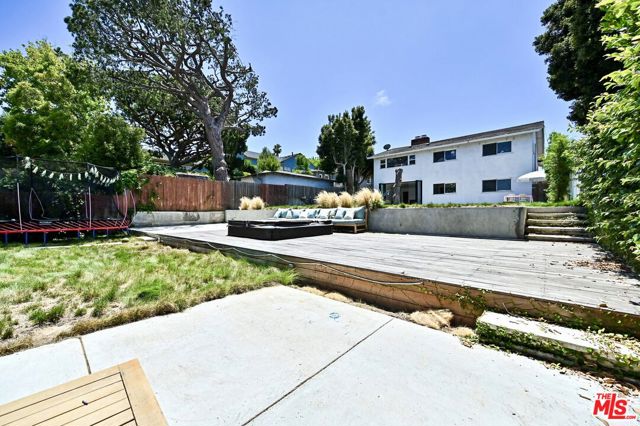 1545 3rd Street, Manhattan Beach CA: https://media.crmls.org/mediaz/7bdd89c8-d2bc-47ae-a2b1-29164db79dd9.jpg
