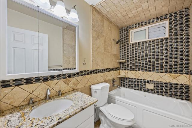 1973 Kinross Ct, Escondido CA: https://media.crmls.org/mediaz/7bddd088-4481-42bd-823a-51e0c1b119d7.jpg