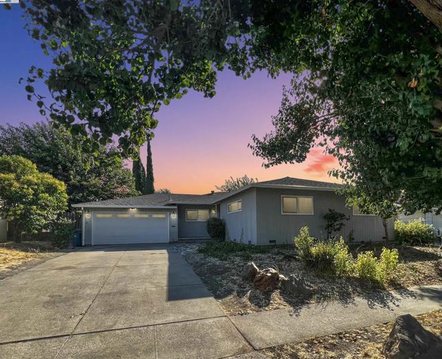 3524 Longview Rd, Antioch CA: https://media.crmls.org/mediaz/7bde0a94-5a10-43cd-884c-0a5c24bee170.jpg