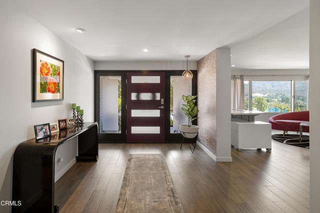 3351 Country Club Drive, Glendale CA: https://media.crmls.org/mediaz/7bde4e9a-acc2-4bcd-a0f1-69e47976fc80.jpg