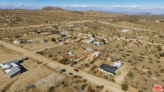 6391 Ruth Drive, Yucca Valley CA: https://media.crmls.org/mediaz/7bde86ee-9c5a-45f2-9980-45aff8857ee0.jpg