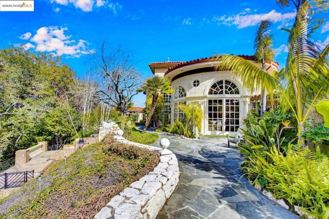 4146 Canyon Rd, Lafayette CA: https://media.crmls.org/mediaz/7bde9742-5788-419d-80a1-8f06628b5251.jpg