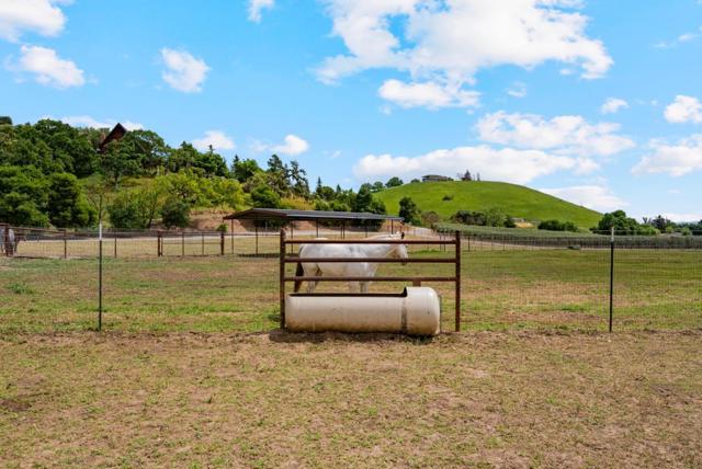 804 Comstock Road, Hollister CA: https://media.crmls.org/mediaz/7bdec646-92cd-4f9e-b760-9a60532bb05a.jpg