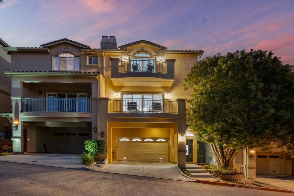 811 La Montagne Place