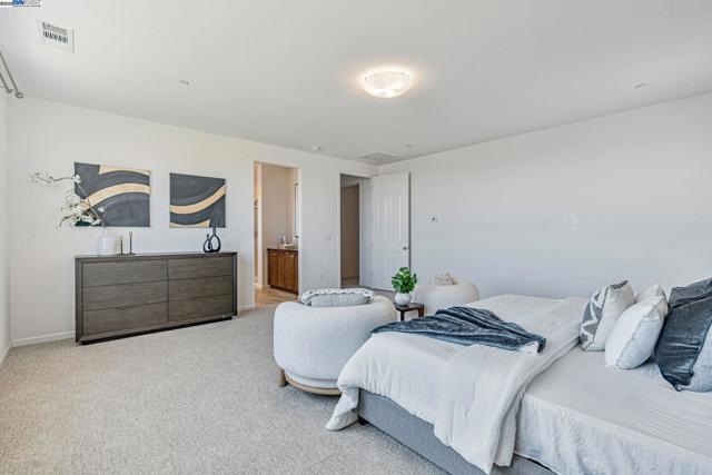 4005 Sarasta Bay Dr, Pittsburg CA: https://media.crmls.org/mediaz/7bdf180f-1a0f-4bd1-993c-aecca683adc8.jpg