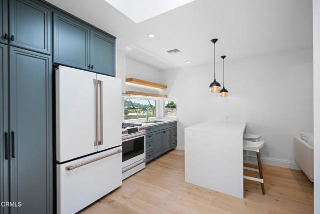 1932 1/4 Hillhurst Avenue, Los Angeles CA: https://media.crmls.org/mediaz/7bdf1881-13ae-4374-9bf3-a18fdb41bdf8.jpg
