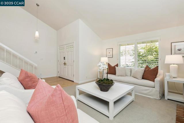 1555 Pebblebrook Ct, Walnut Creek CA: https://media.crmls.org/mediaz/7bdf8abb-e938-4d80-a81e-9899ab6f5f30.jpg