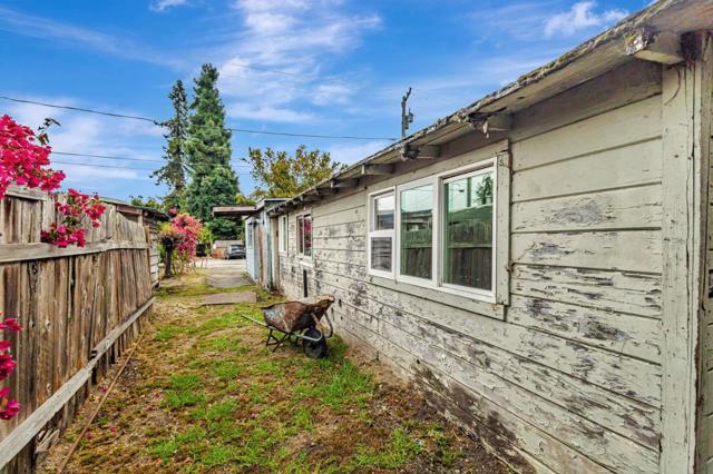 4045 Cory Street, Soquel CA: https://media.crmls.org/mediaz/7bdfd5f7-a1b8-4a05-a3ec-692bc47fc044.jpg