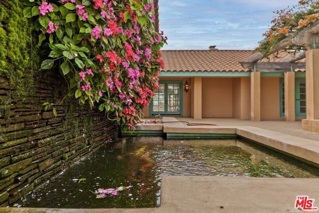 401 Alma Real Drive, Pacific Palisades CA: https://media.crmls.org/mediaz/7bdff8fe-539d-48e5-b3f9-a93b25bbb8df.jpg