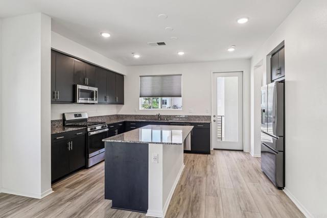 Image 7 of 50 For 5265 Beachfront Cove Street