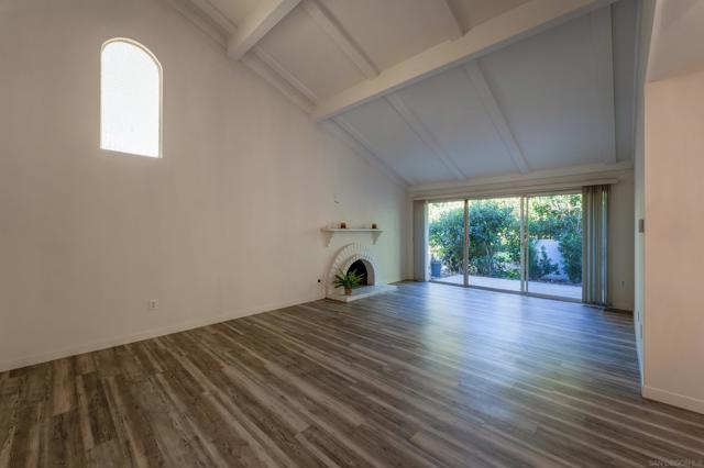 12780 Avenida La Valencia, San Diego CA: https://media.crmls.org/mediaz/7be08e88-9a38-4433-a15a-de4084e1931f.jpg