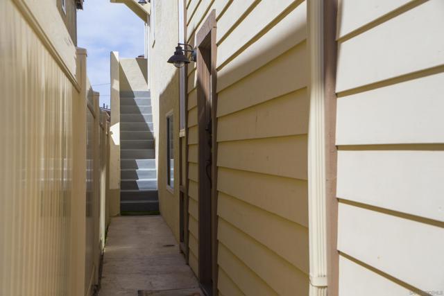 728 Jamaica Ct, San Diego CA: https://media.crmls.org/mediaz/7be105bb-e926-4fa5-a537-53db924afb49.jpg