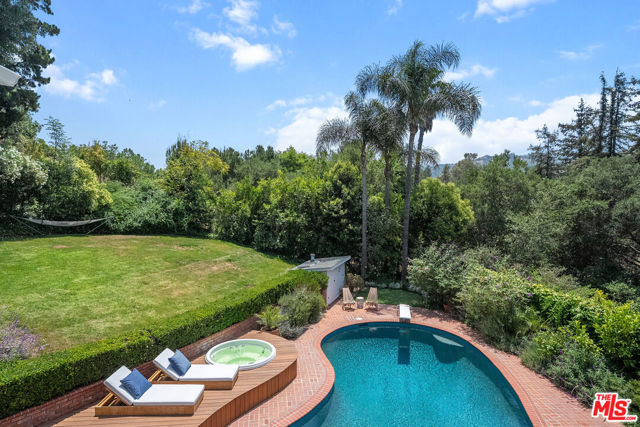 11818 Laurel Hills Road, Studio City CA: https://media.crmls.org/mediaz/7be1b22f-6c2e-482e-a7d3-bb471a2462e0.jpg