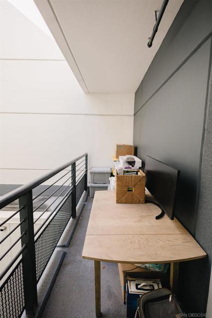 425 W Beech St, San Diego CA: https://media.crmls.org/mediaz/7be1c272-228a-482c-8bae-14b96a914200.jpg
