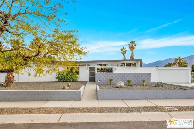 3351 E Paseo Barbara, Palm Springs CA: https://media.crmls.org/mediaz/7be2c2b5-db42-4612-be8c-f9b490a1c74d.jpg