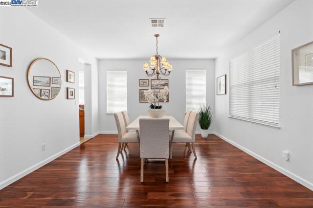 1525 Whispering Oaks Way, Pleasanton CA: https://media.crmls.org/mediaz/7be2e998-c7ae-4100-9e50-71bf54acf919.jpg