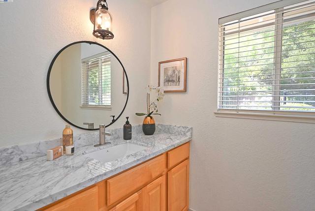 38 Saint Stephens Dr., Orinda CA: https://media.crmls.org/mediaz/7be370c5-1943-4b89-8873-1cd155978c5b.jpg