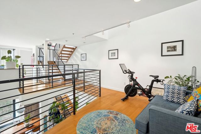 815 Hampton Drive, Venice CA: https://media.crmls.org/mediaz/7be38122-6f95-4bd1-a0cc-07672e5d4440.jpg