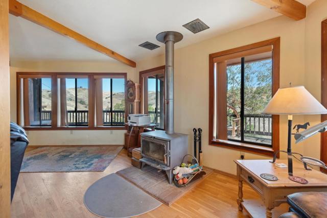 20101 Panoche Road, Paicines CA: https://media.crmls.org/mediaz/7be3e34f-6e0d-4566-ade8-a769affc130c.jpg