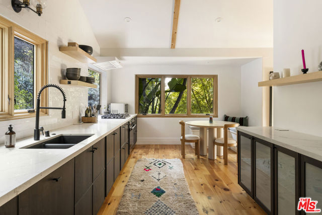 2936 La Castana Drive, Los Angeles CA: https://media.crmls.org/mediaz/7be40a44-7c11-4fab-90a0-f5572b4ca06f.jpg