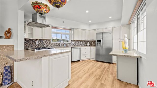 12440 Walsh Avenue, Los Angeles CA: https://media.crmls.org/mediaz/7be430ce-6abd-4f3e-9060-87b773de6771.jpg